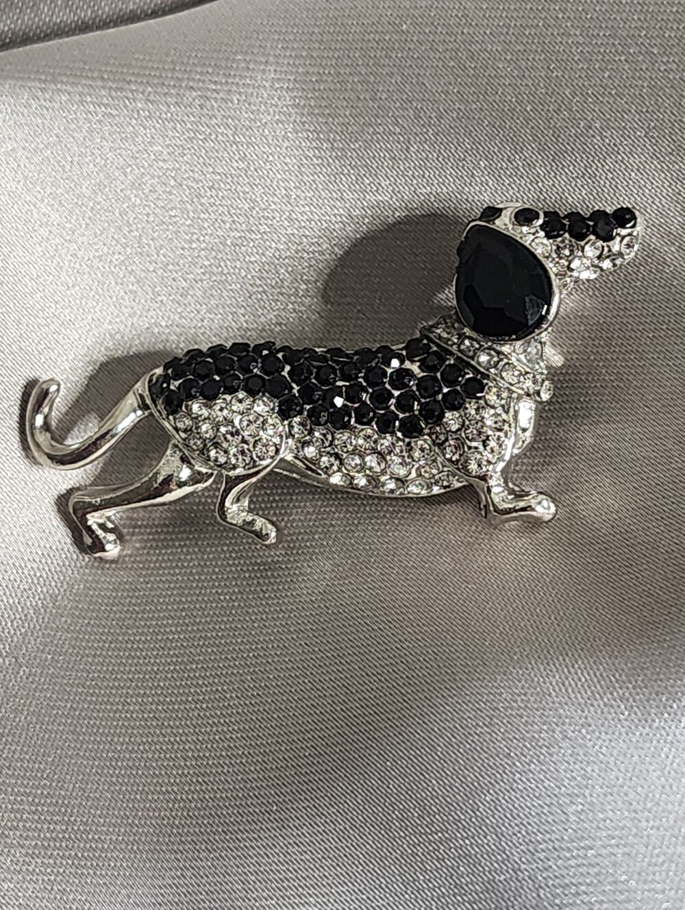 ✨ Dachshund Puppy Rhinestone Brooch Pin
